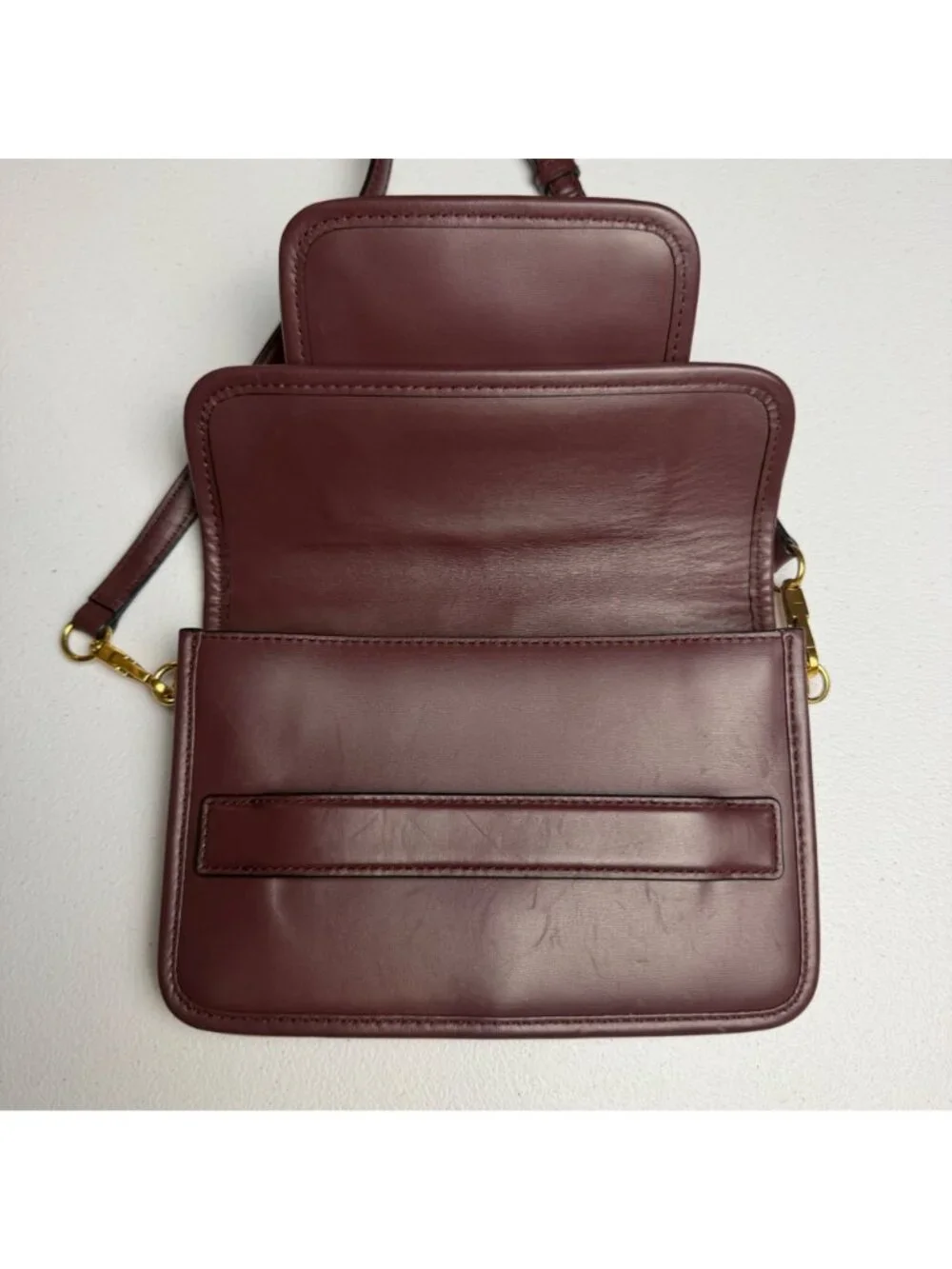 Marc Jacobs scratches leather